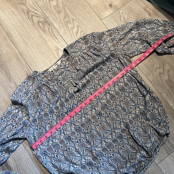 Max Studio top. Size medium - Picture 3 of 4